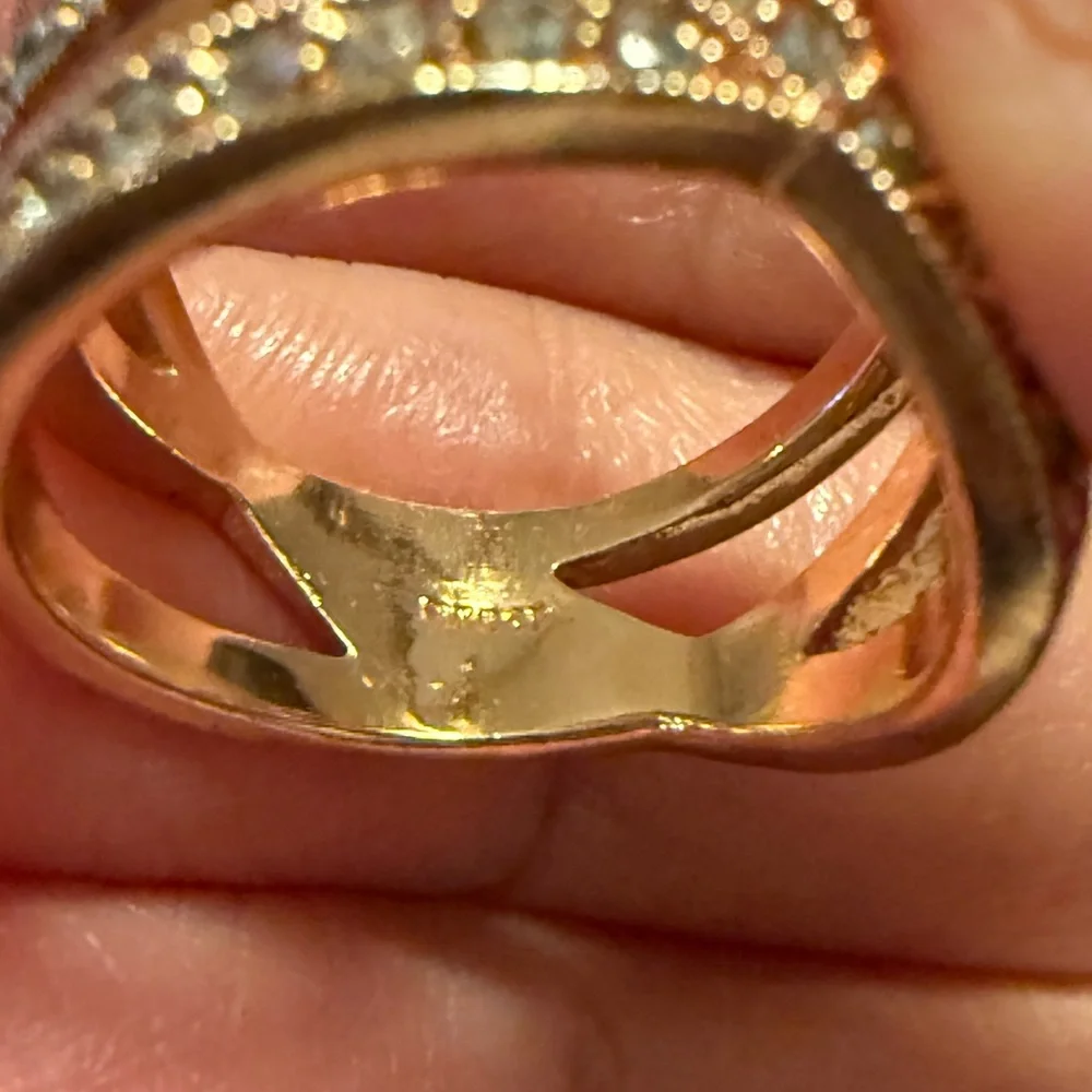18K gold plated bezel set cubic zirconia ring - Picture 8 of 8